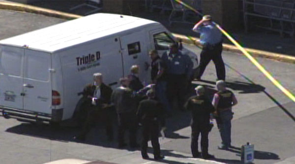 Armored truck driver shot during robbery outside Houston Kroger | khou.com