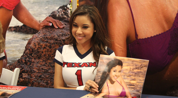 KHOU 11 News - Houston Texans Cheerleaders sported special