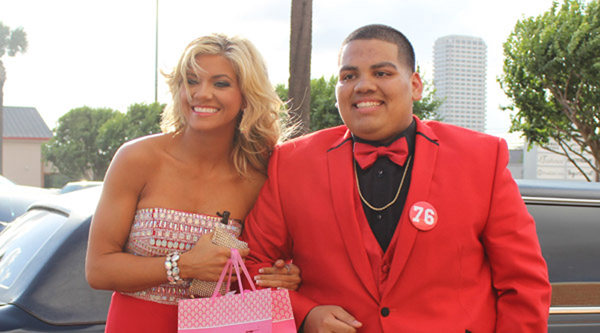 Twitter proposal brings Houston Texans cheerleader to prom 