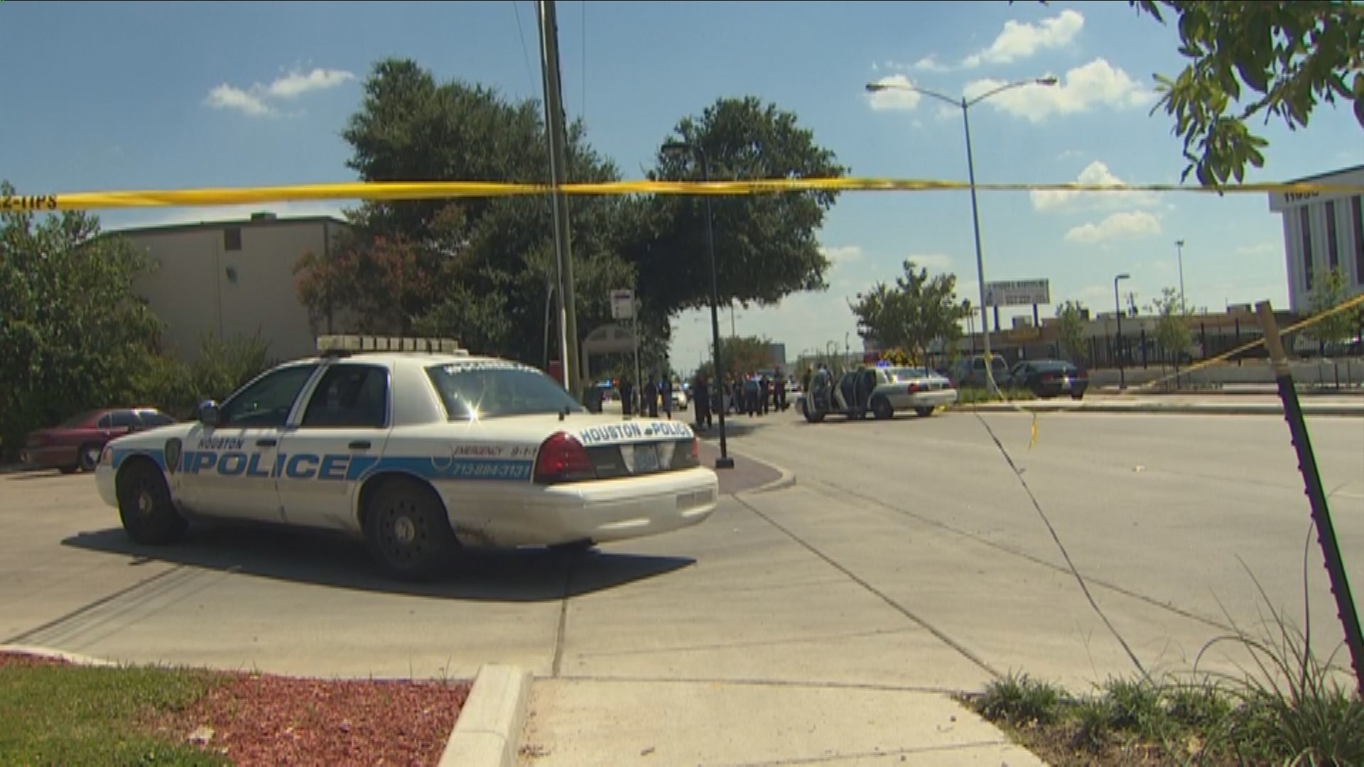 HPD: Officer injured, suspect killed in shooting in North Houston ...