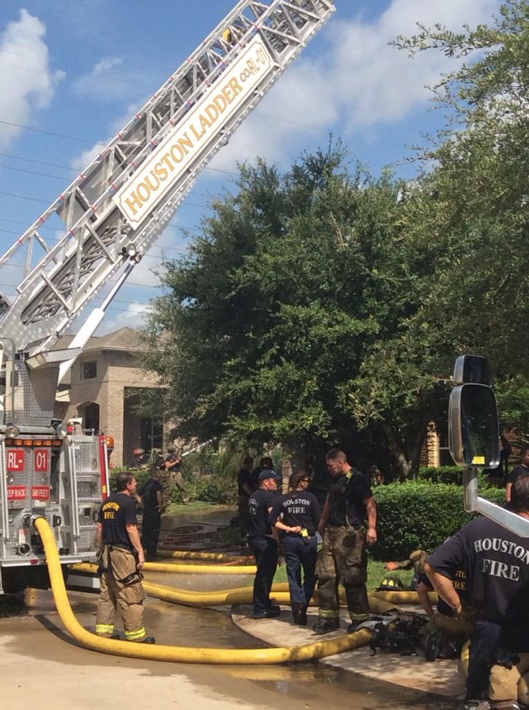 Woman dead after fire breaks out at southwest Houston home | khou.com