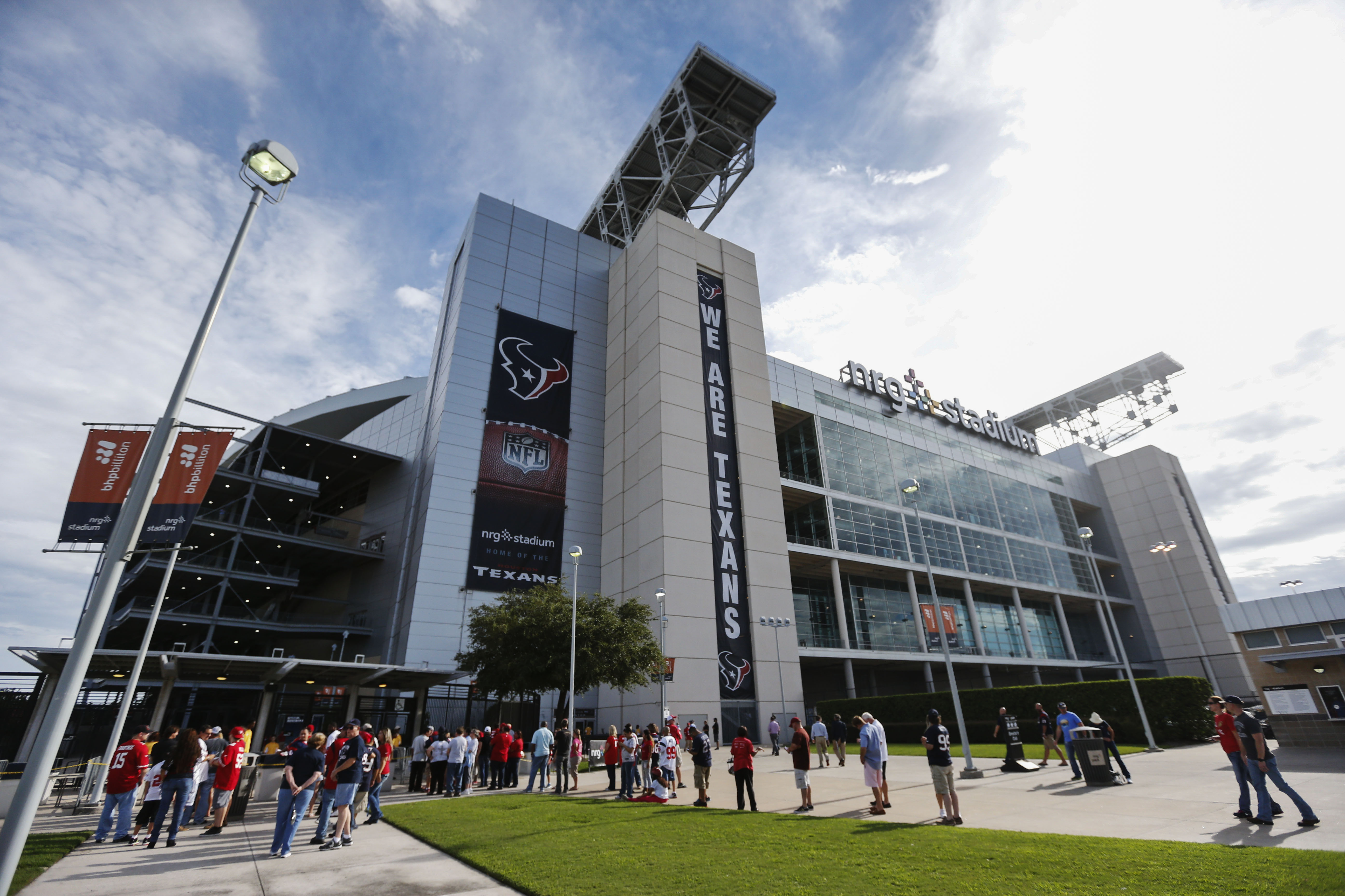 Texans to honor first responders at Liberty White Out Game