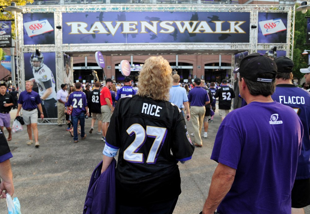 Female Ravens fans defend Ray Rice: 'I'm keeping my jersey'