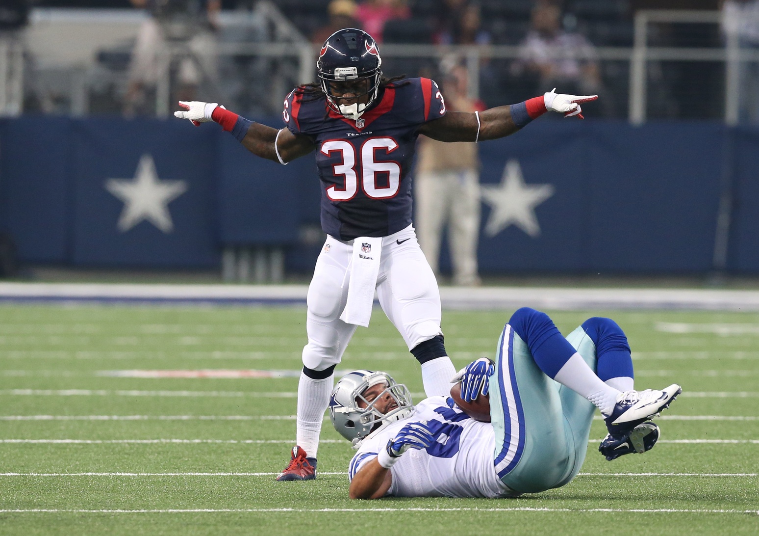 NFL - Dallas Cowboys. Houston Texans. It's a Texas showdown