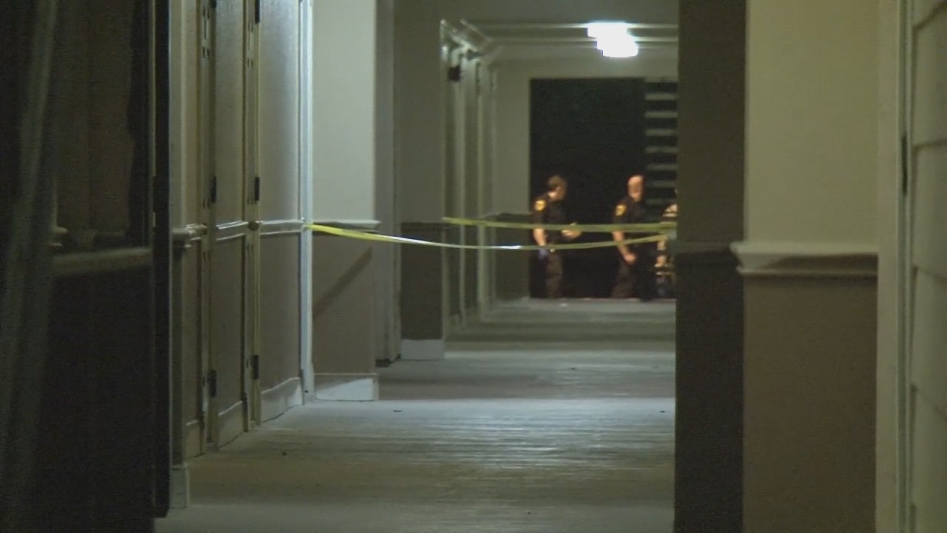 Man shot dead in hallway of W. Houston apartment complex | khou.com