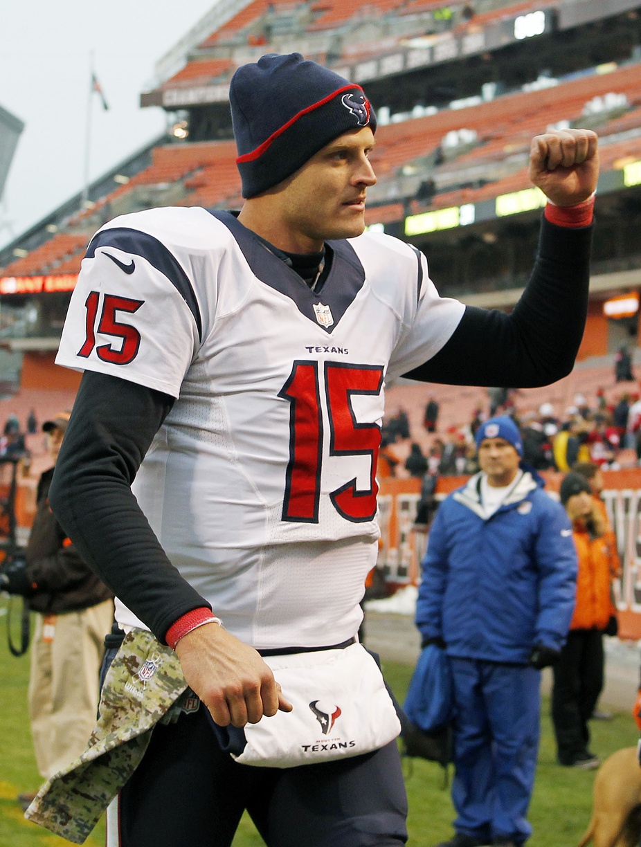 Texans win first playoff game, 31-10 over Bengals