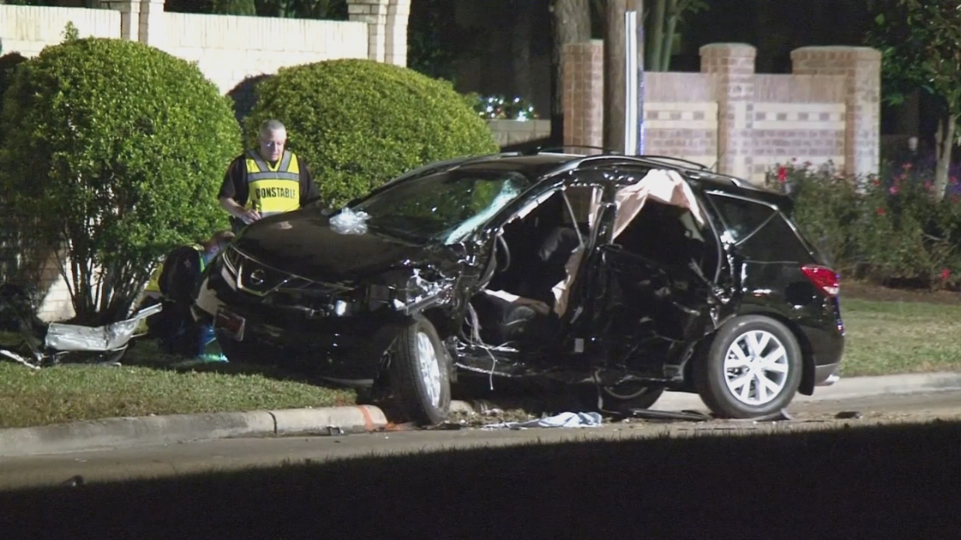 2 airlifted following crash near Tomball