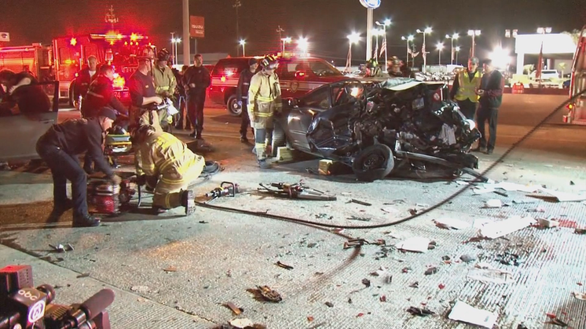 Chain reaction crash on North Freeway leaves woman trapped in car ...