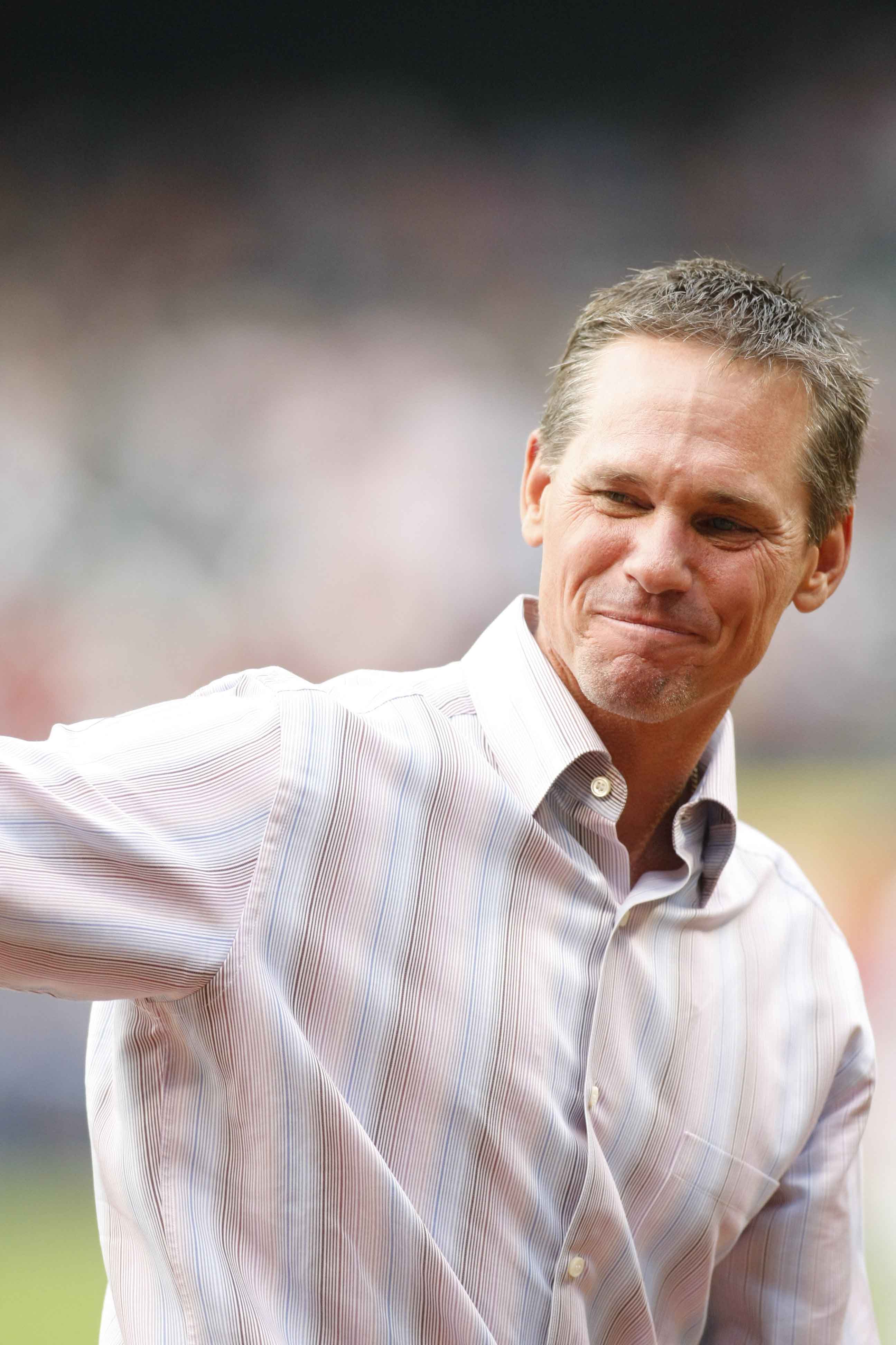 Houston Astros Hall of Famer, Craig Biggio poses with young fans before the  MLB game between the Chicago Cubs and the Houston Astros on Monday, May 15  Stock Photo - Alamy