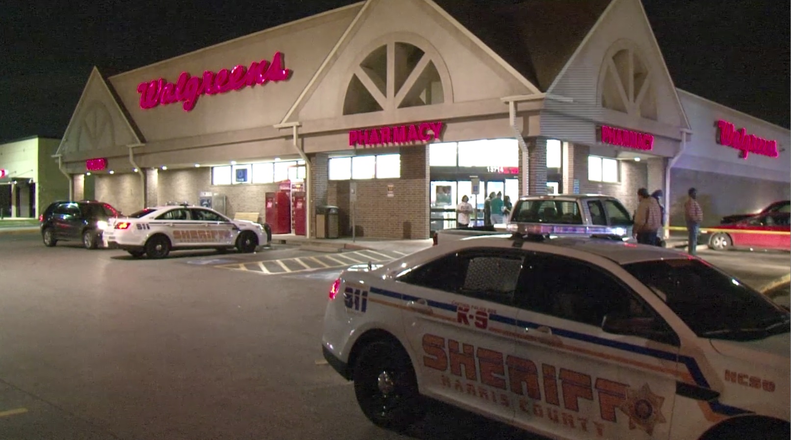 Teen shot in head in Walgreens parking lot | khou.com
