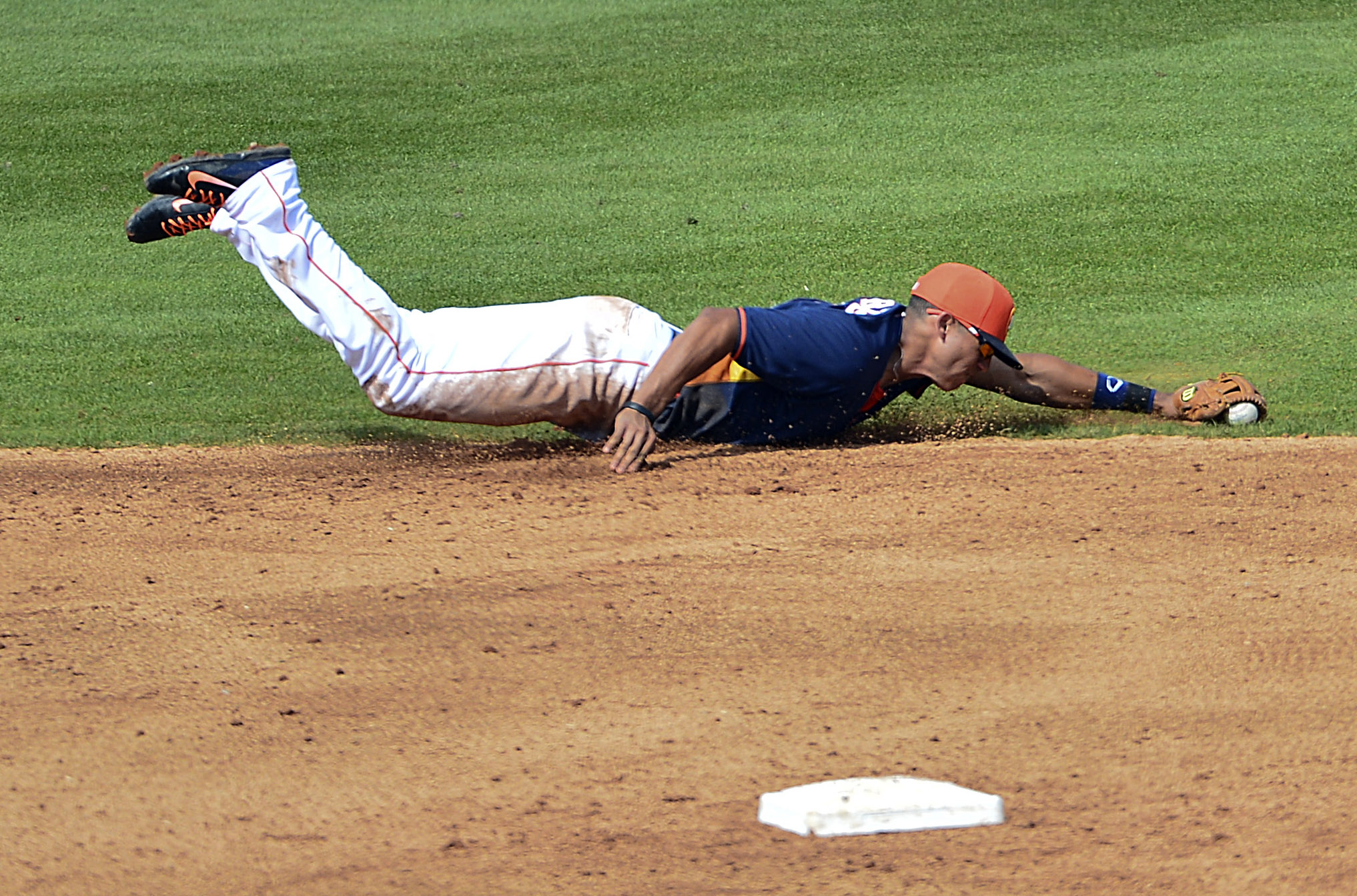 Astros call up top prospect Correa