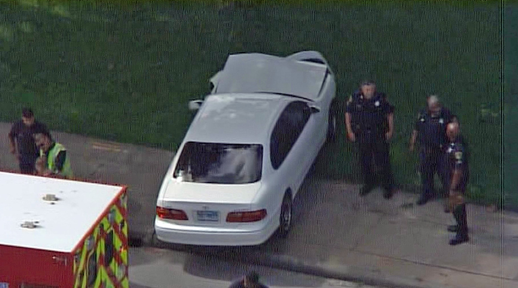 Man dies after crashing into tree along Westheimer | khou.com