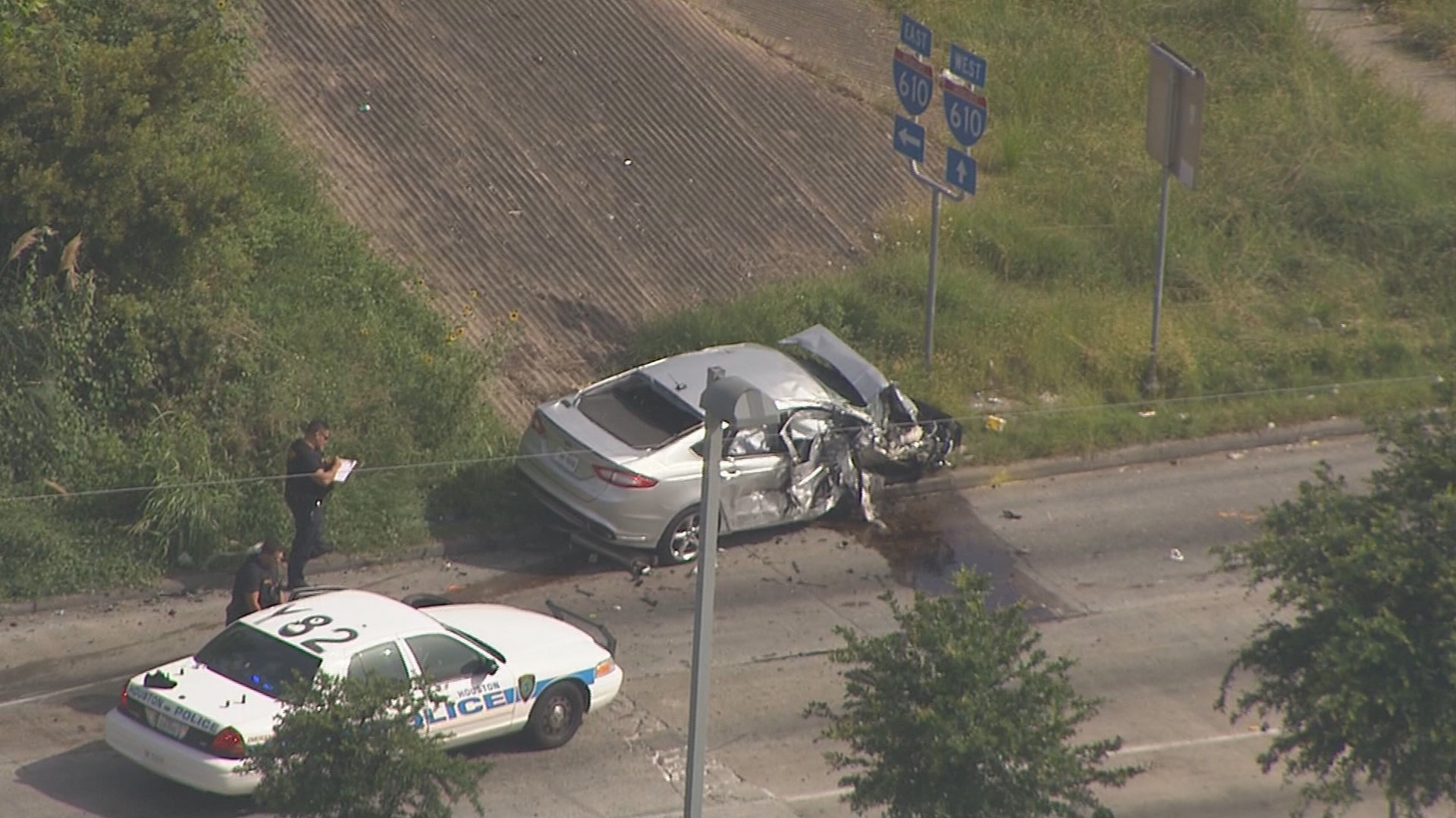 Police chase ends in crash on S Loop feeder, injuries reported | khou.com