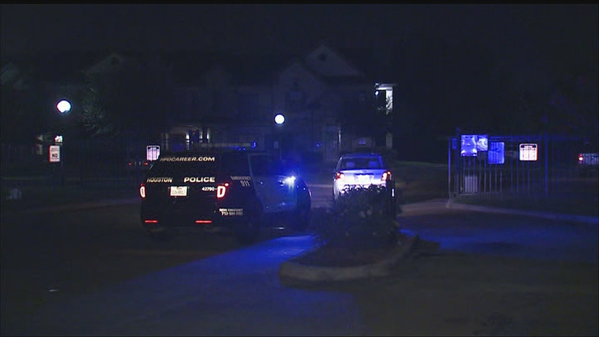 Police searching for carjacking suspects in NW Houston | khou.com