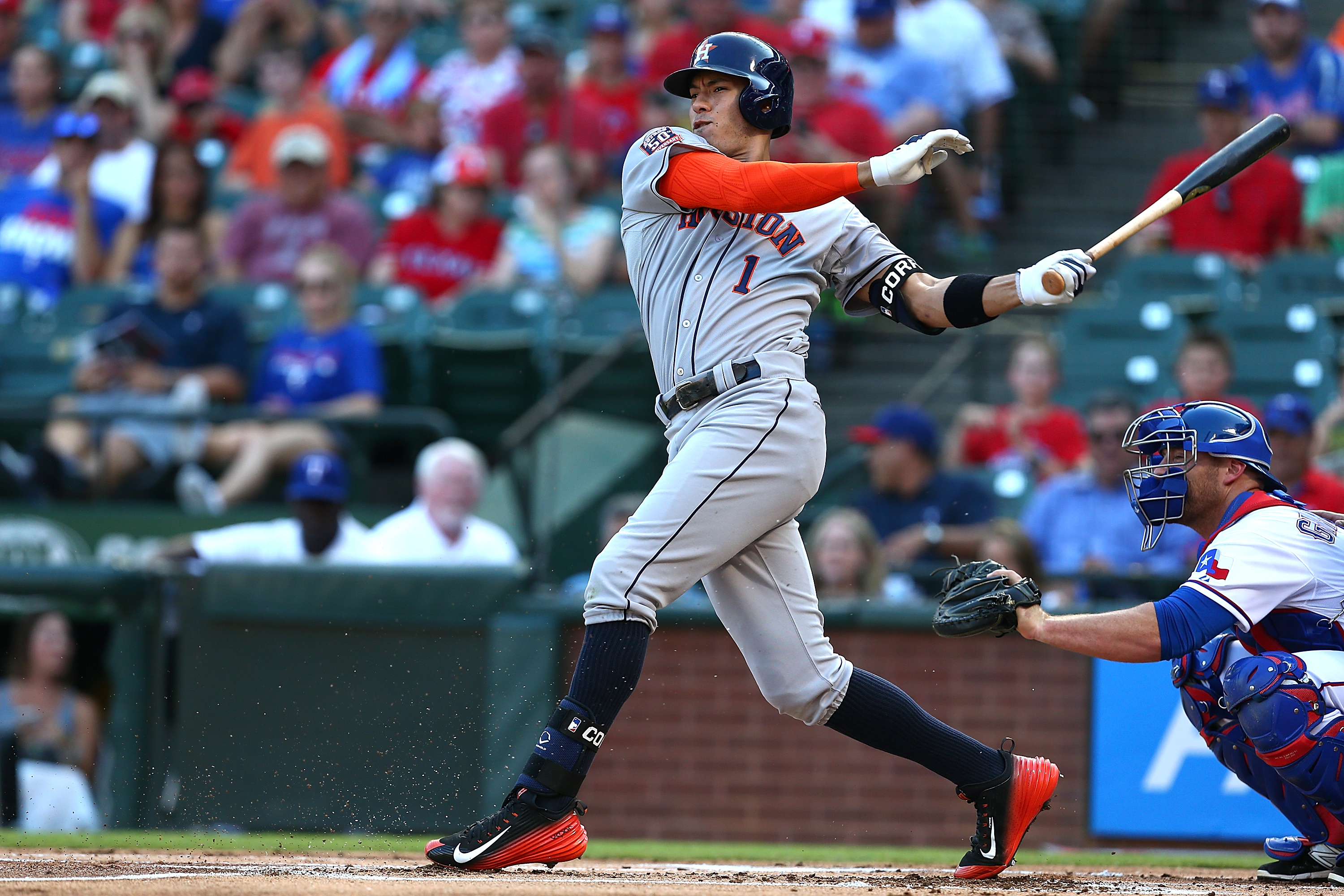 Astros complete sweep with 12-3 win over Rangers