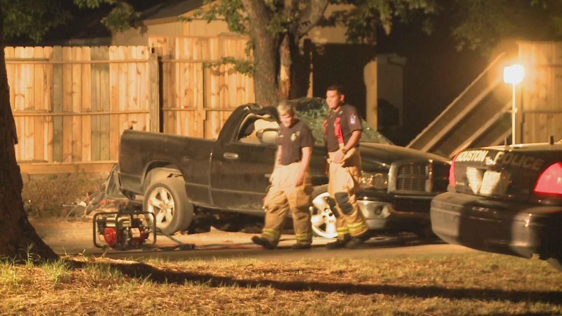 Pickup driver killed after crashing into tree in NW Houston | khou.com