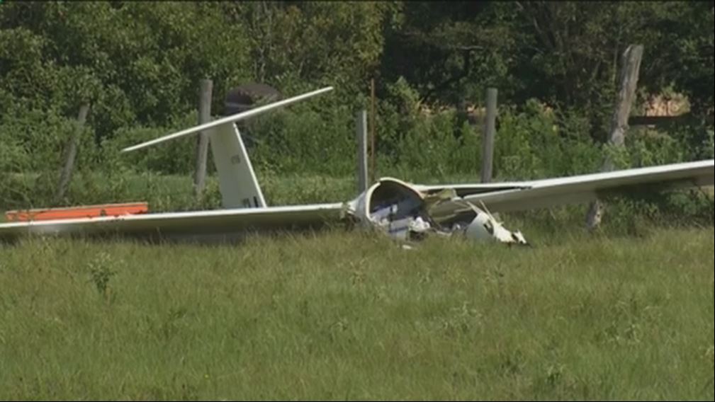Pilot hospitalized after glider plane crashes in Waller County