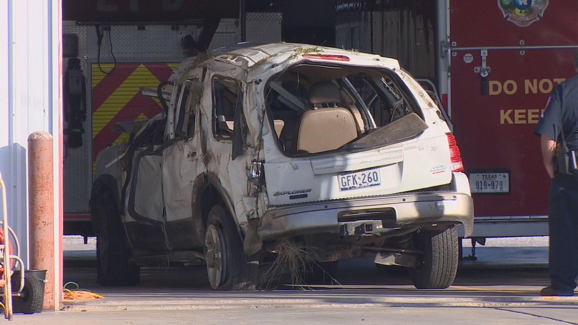 6 killed after chase ends in crash near Edna