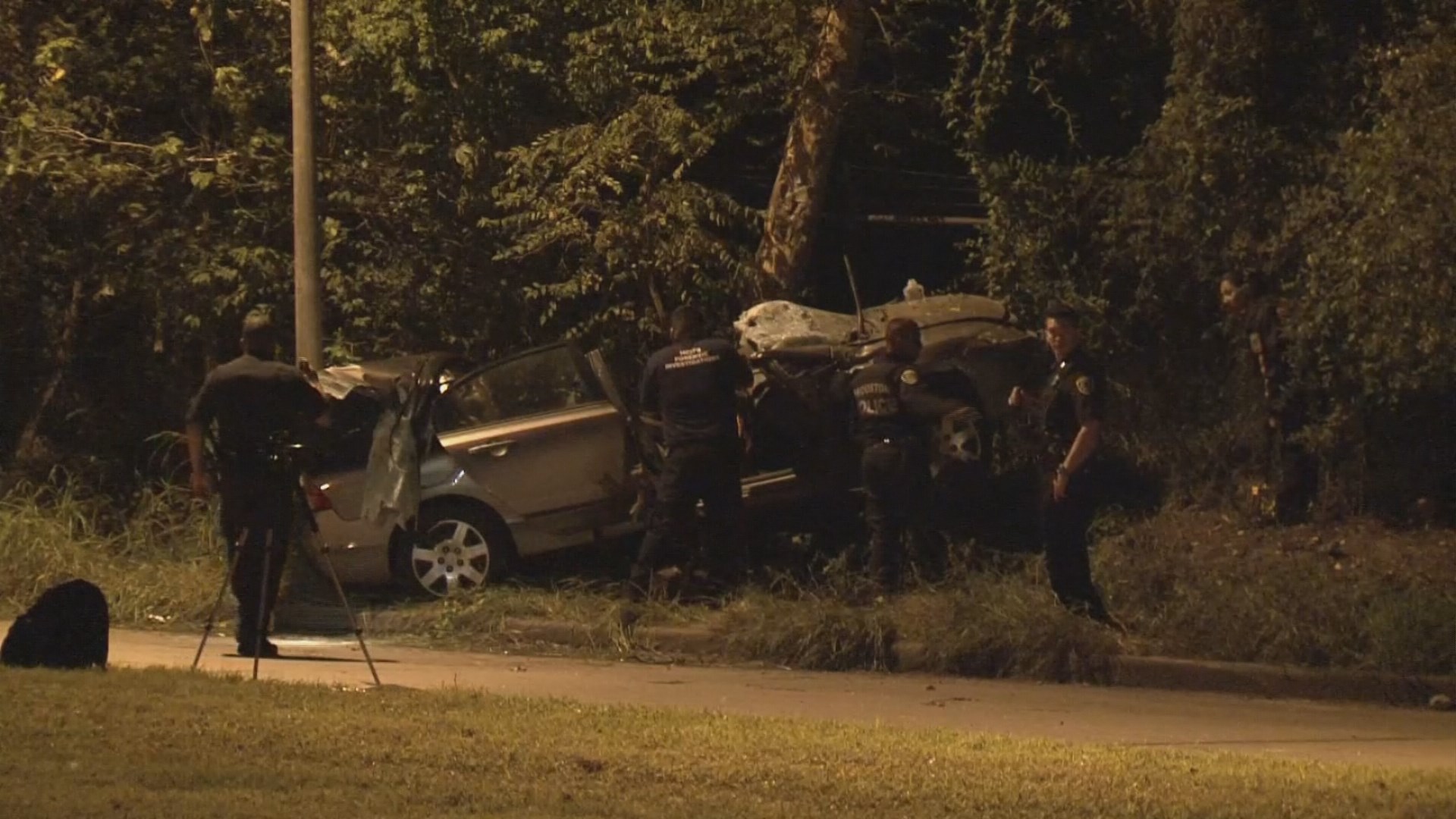 Driver dies after flipping car into tree in SE Houston | khou.com