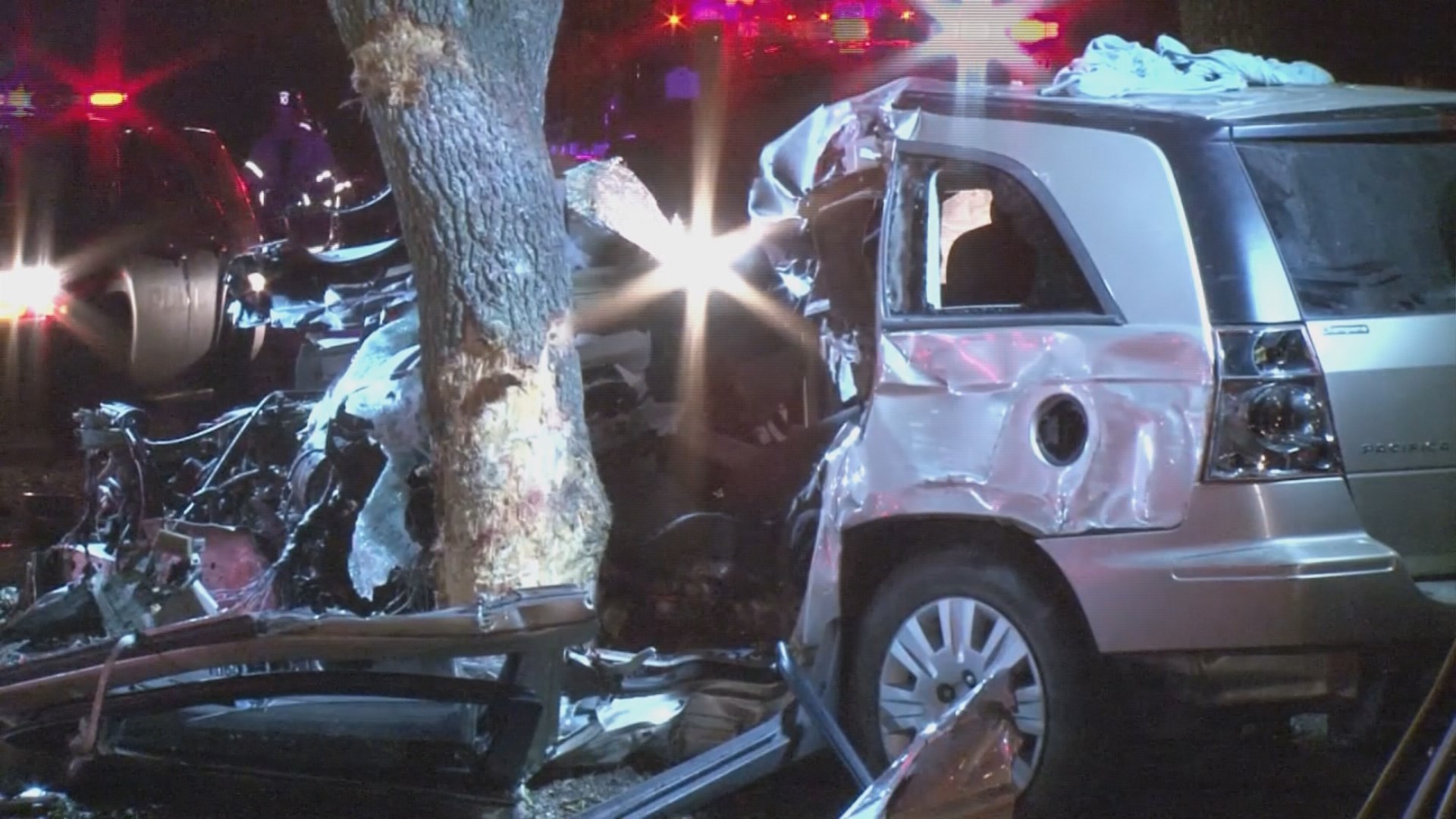 Driver critical after slamming SUV into tree in SW Houston | khou.com