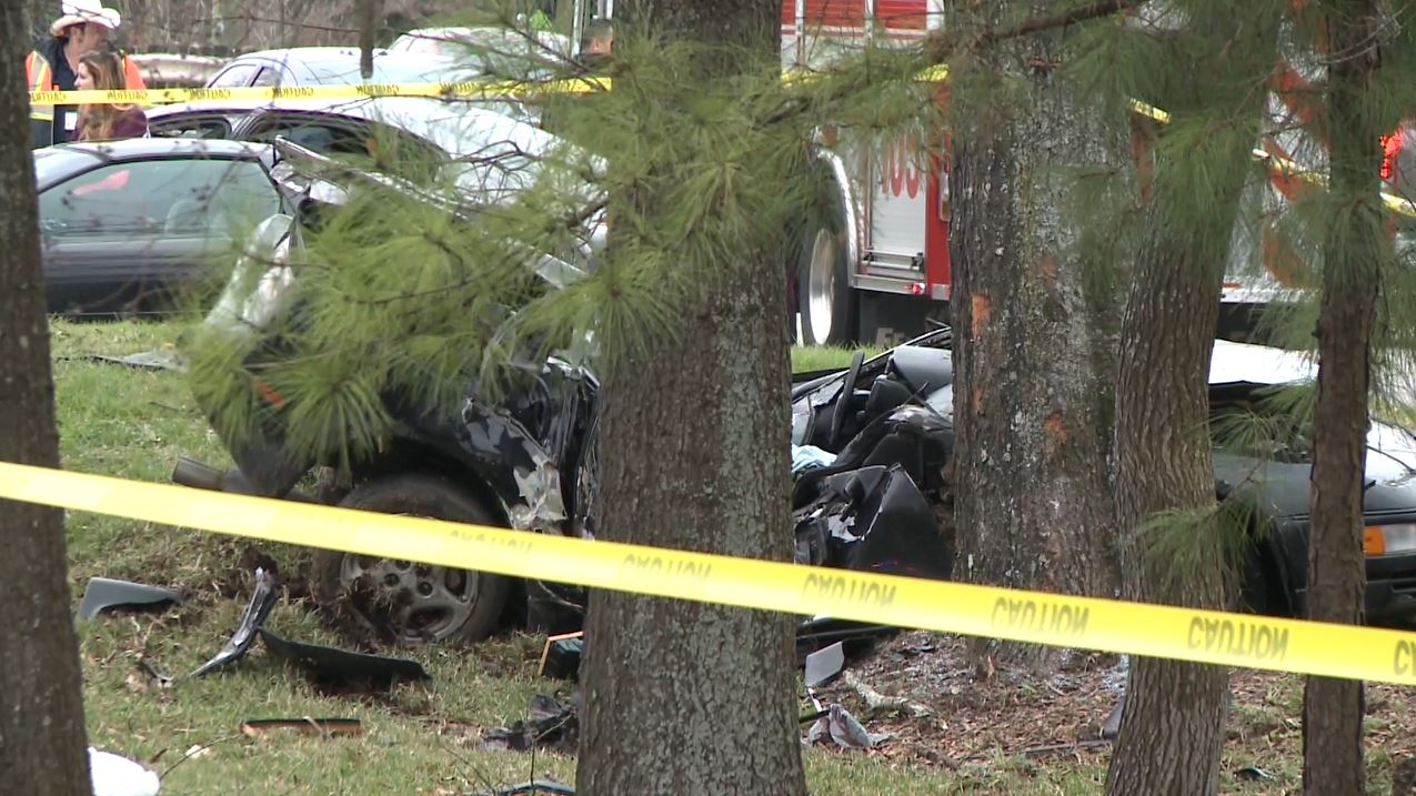 Man dies in single-car crash in NE Harris County | khou.com
