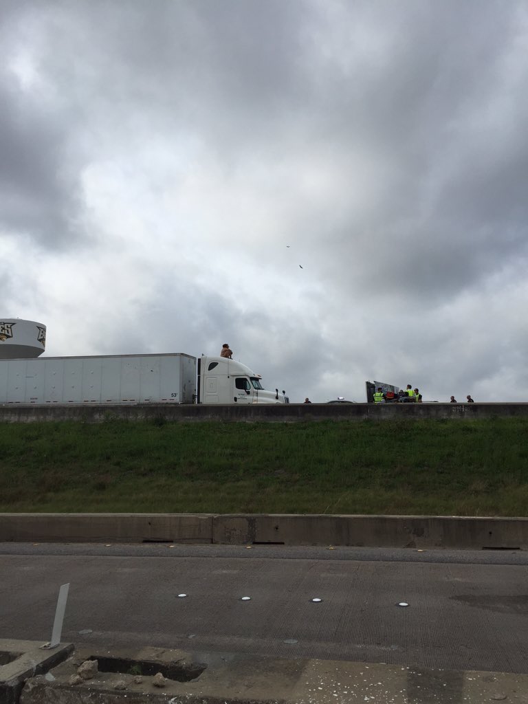 Naked dancing woman shuts down Texas highway | kare11.com