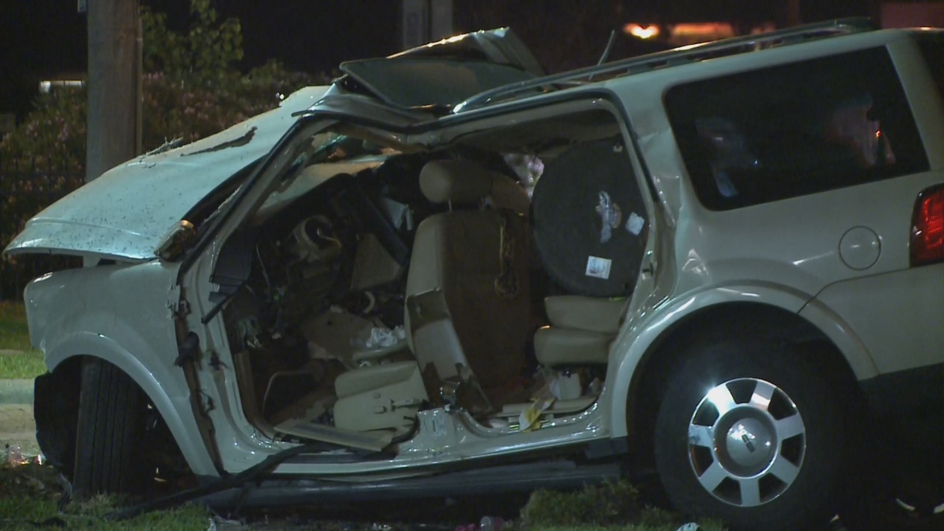 SUV slams into tree; driver in critical condition | khou.com