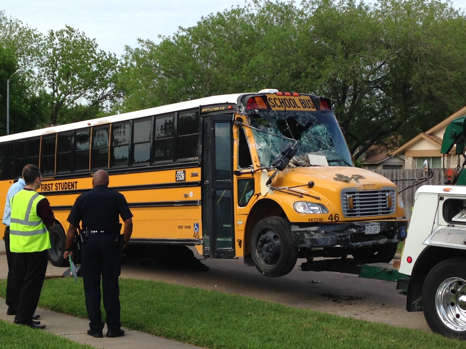 school-bus-crashes-into-alief-home-khou-com
