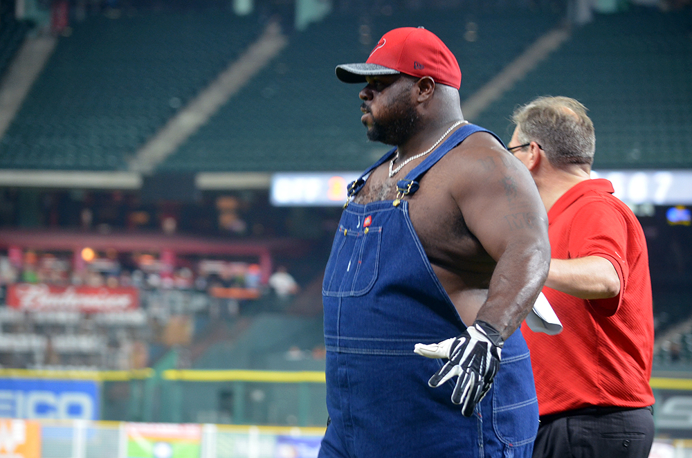 PHOTO: What in the world is Vince Wilfork wearing?