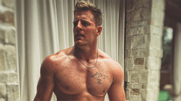 Here's NFL Star J.J. Watt Flexing His Amazing Abs 'as Hard as a 290-Pound  Man Possibly Can'