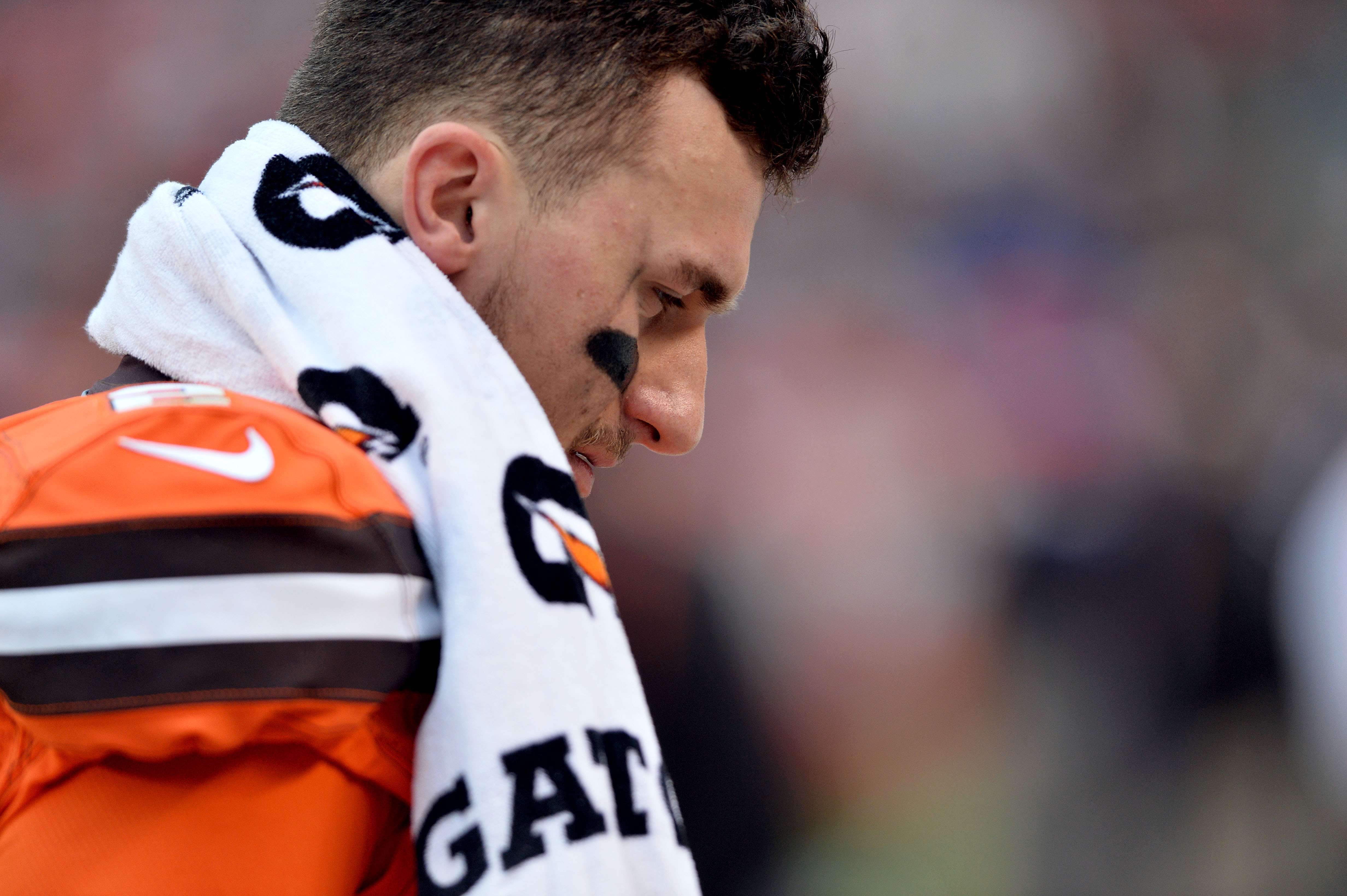 Browns release Johnny Manziel after 2 tumultuous seasons 