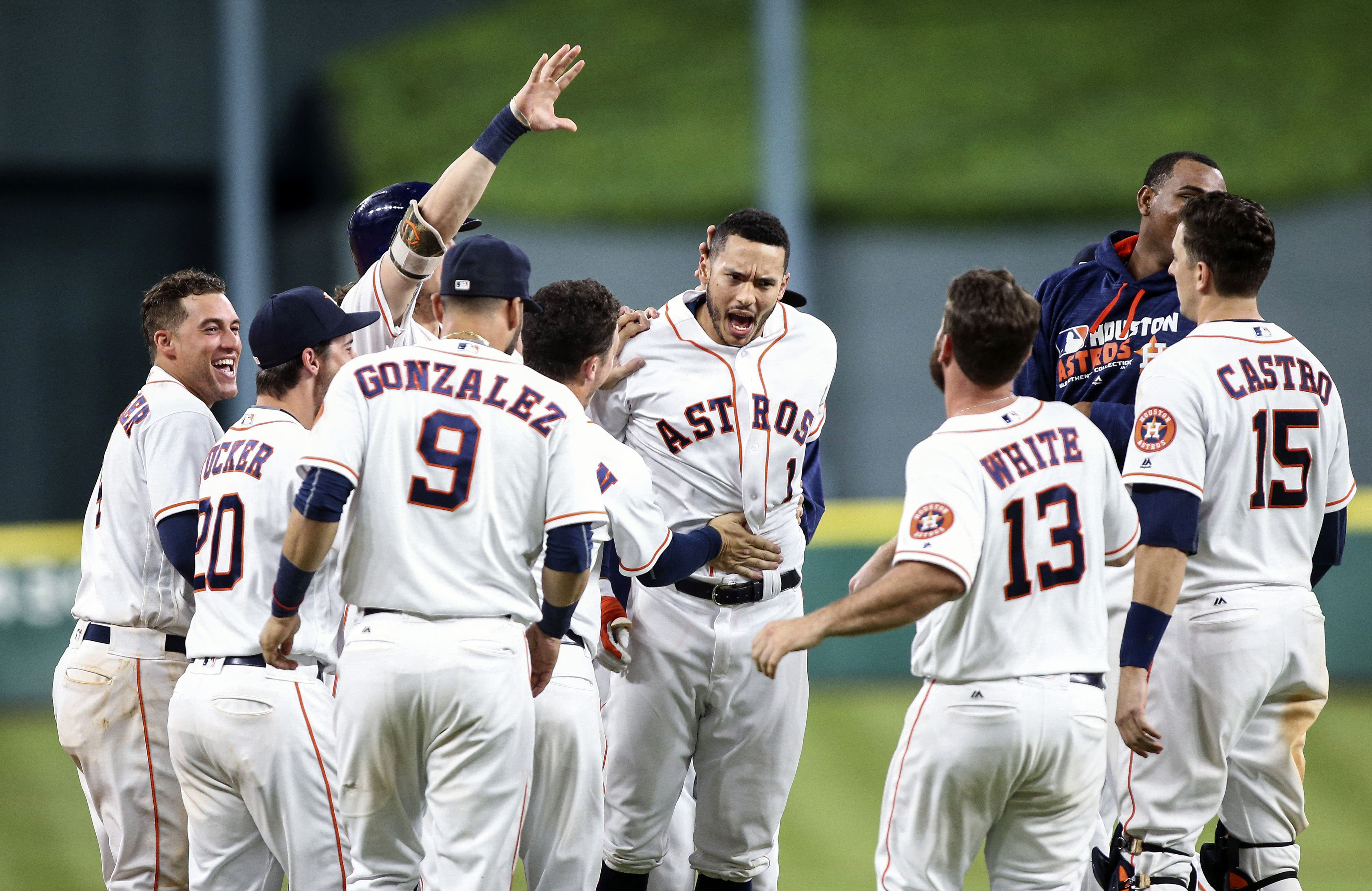 Carlos Correa's RBI single in 9th gives Houston Astros win over