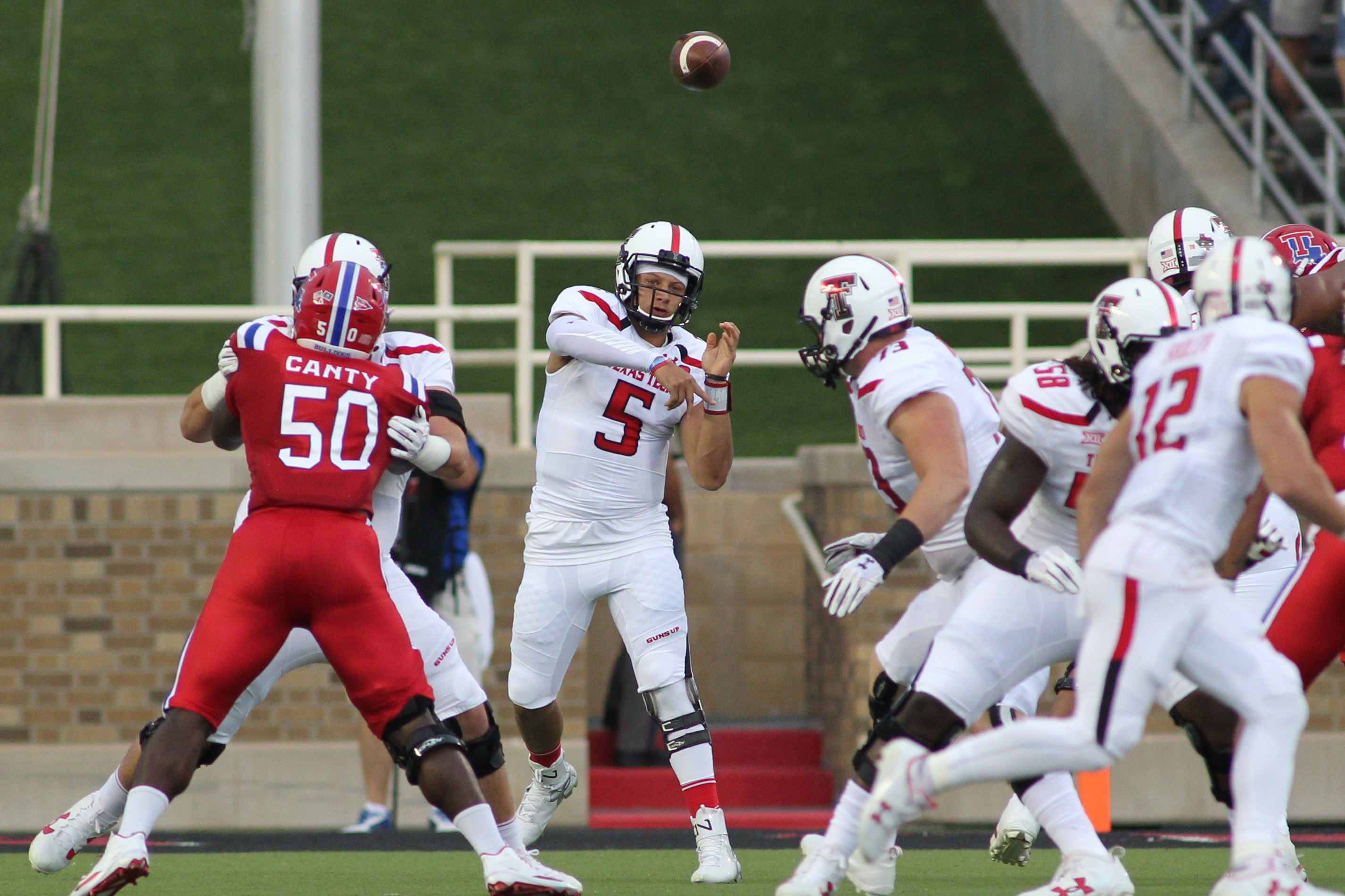 COLLEGE FOOTBALL: Mahomes, Giles carry Red Raiders past Louisiana Tech