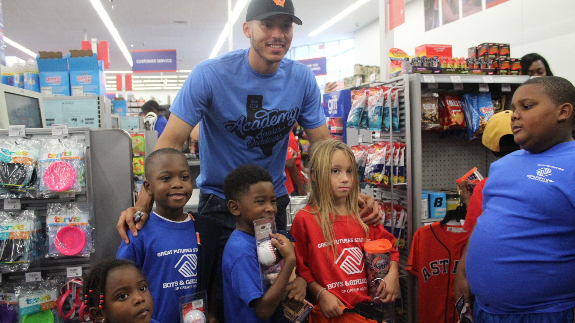 Houston Astros take kids on shopping spree at Academy Sports and Outdoor
