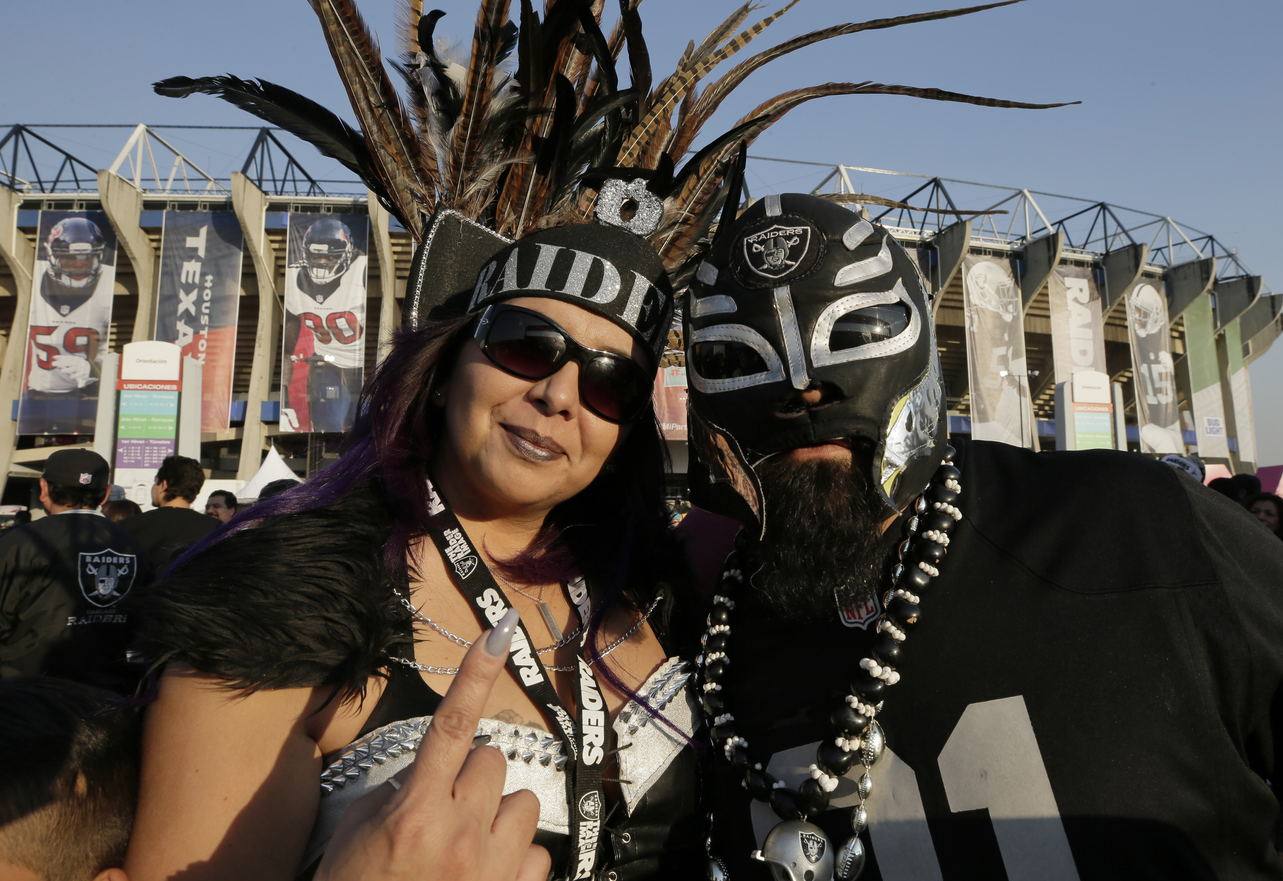 Raiders fans overrun Mexico City for Monday night clash with Texans
