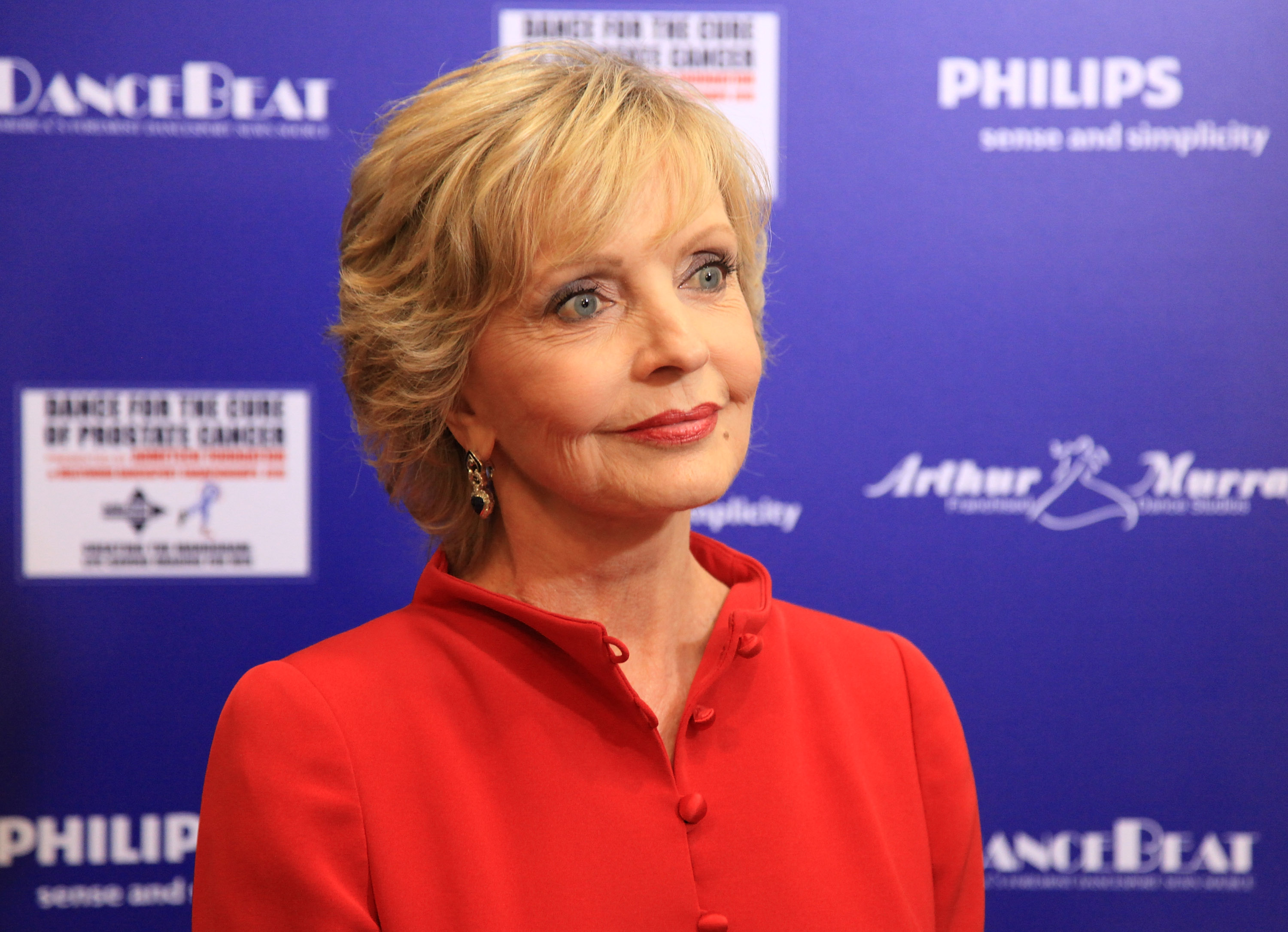 Florence Henderson The Brady Bunch Mom Dies At 82 