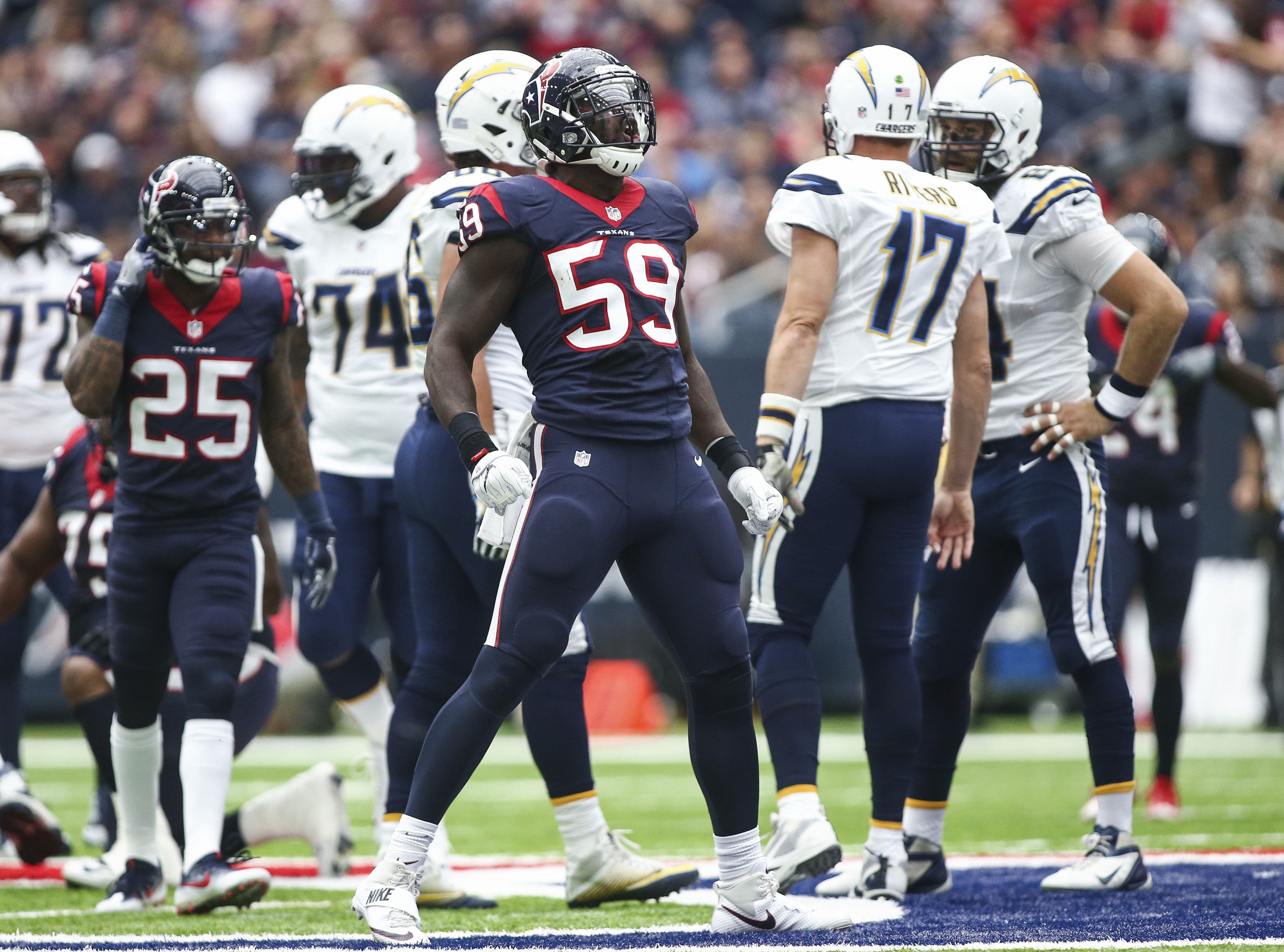 GAME BLOG: Texans fall to Chargers, 21-13; lose 1st home game of the season