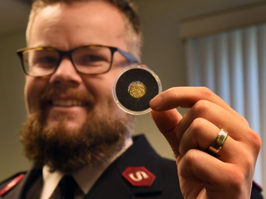 Salvation Army bell ringer given Spanish shipwreck coin - KHOU.com