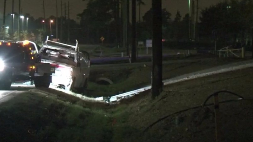 Man Dies After Van Flips Into Ditch In Nw Harris County