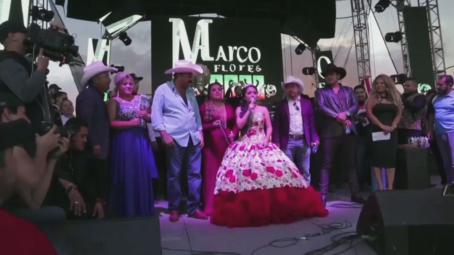 Thousands attend Mexican girl's quinceanera after invitation goes viral