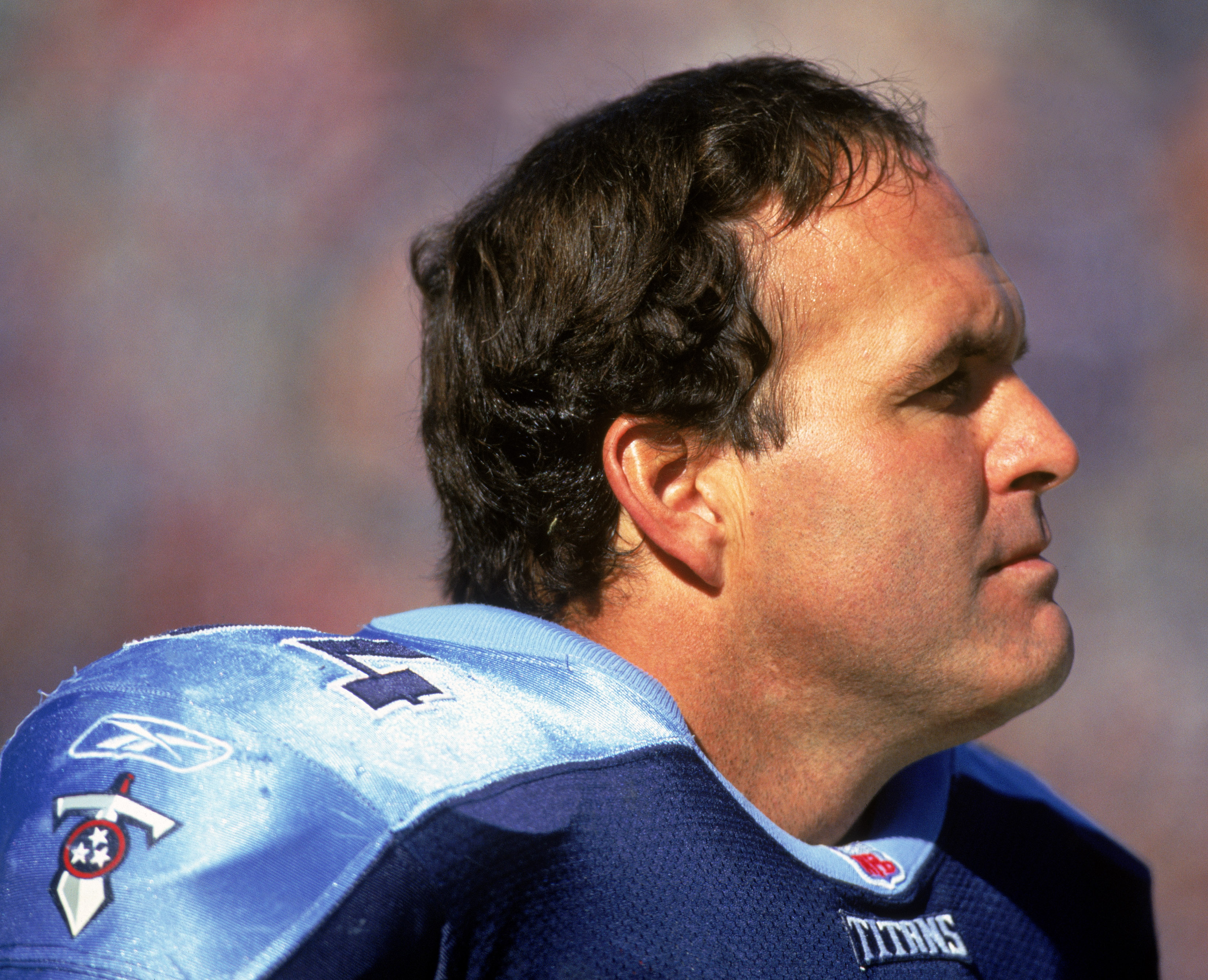 Bruce Matthews of the Houston Oilers looks on during a football game  News Photo - Getty Images