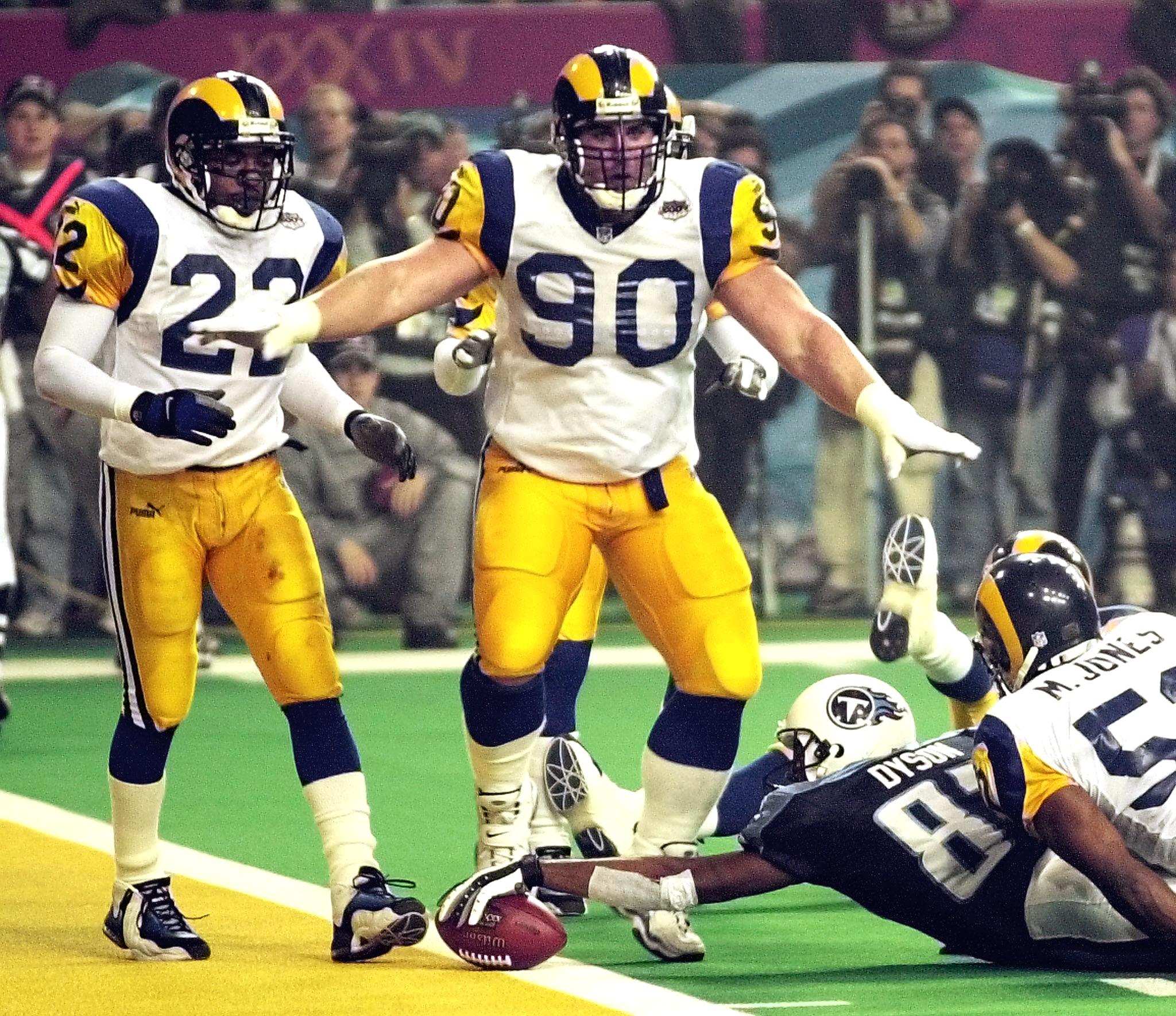 Kevin Dyson of the Titans on the last play of Super Bowl XXXIV at the  News Photo - Getty Images