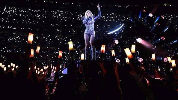 Lady Gaga's Super Bowl LI halftime show: “A Million Reasons” to