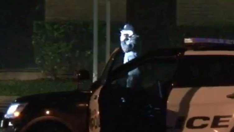 Man with gun to head arrested after SWAT standoff in NW Houston | khou.com