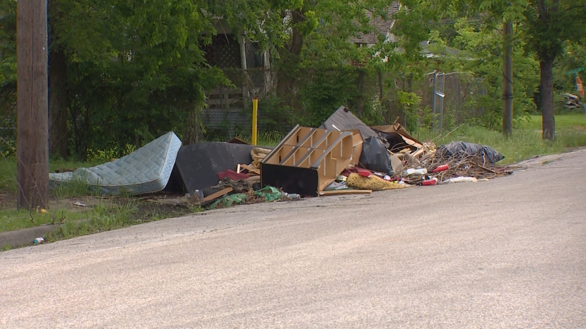 residents-claim-illegal-dumping-problem-still-not-solved-khou