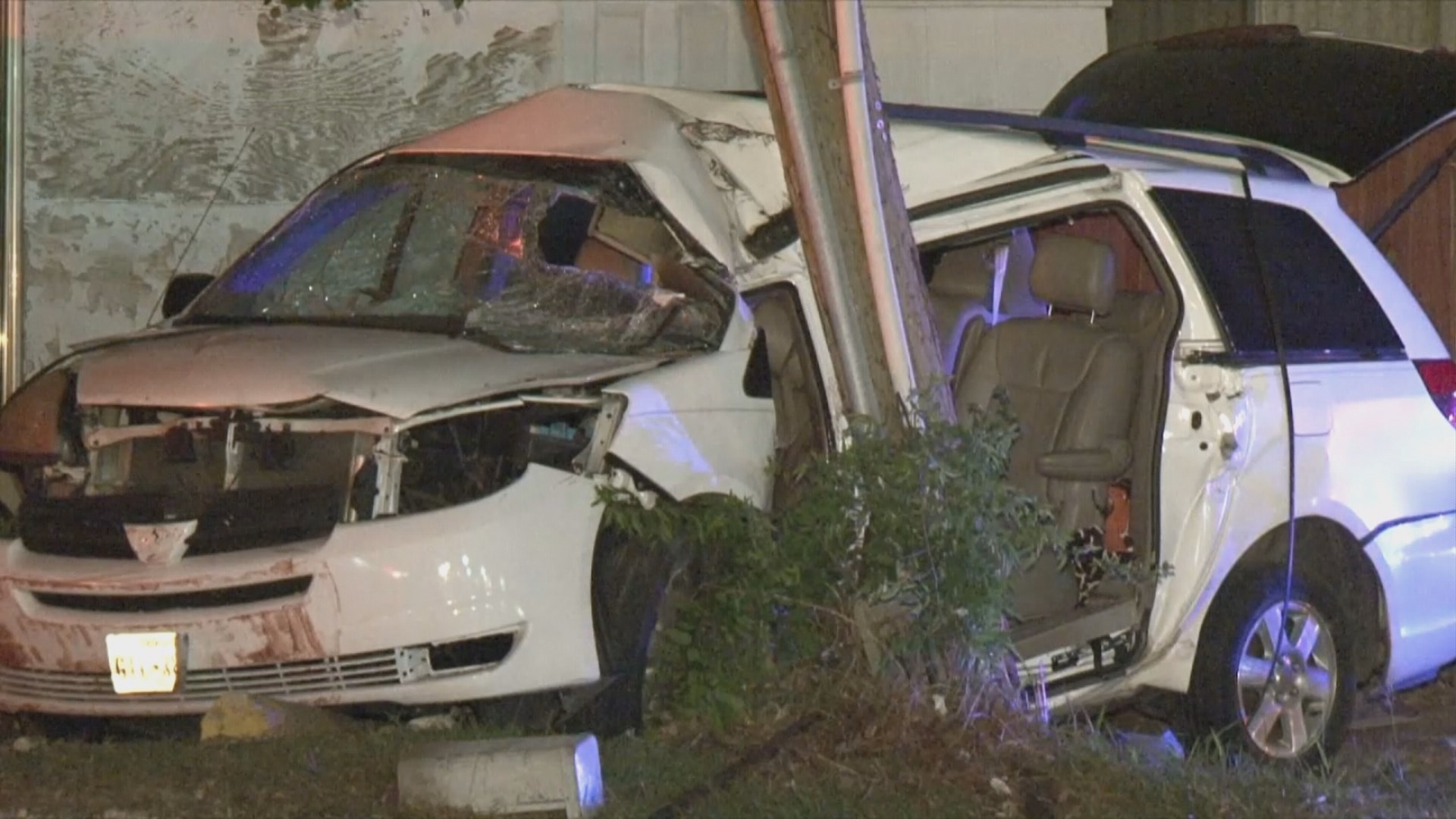 Man injured after crashing into utility pole in W. Houston | khou.com