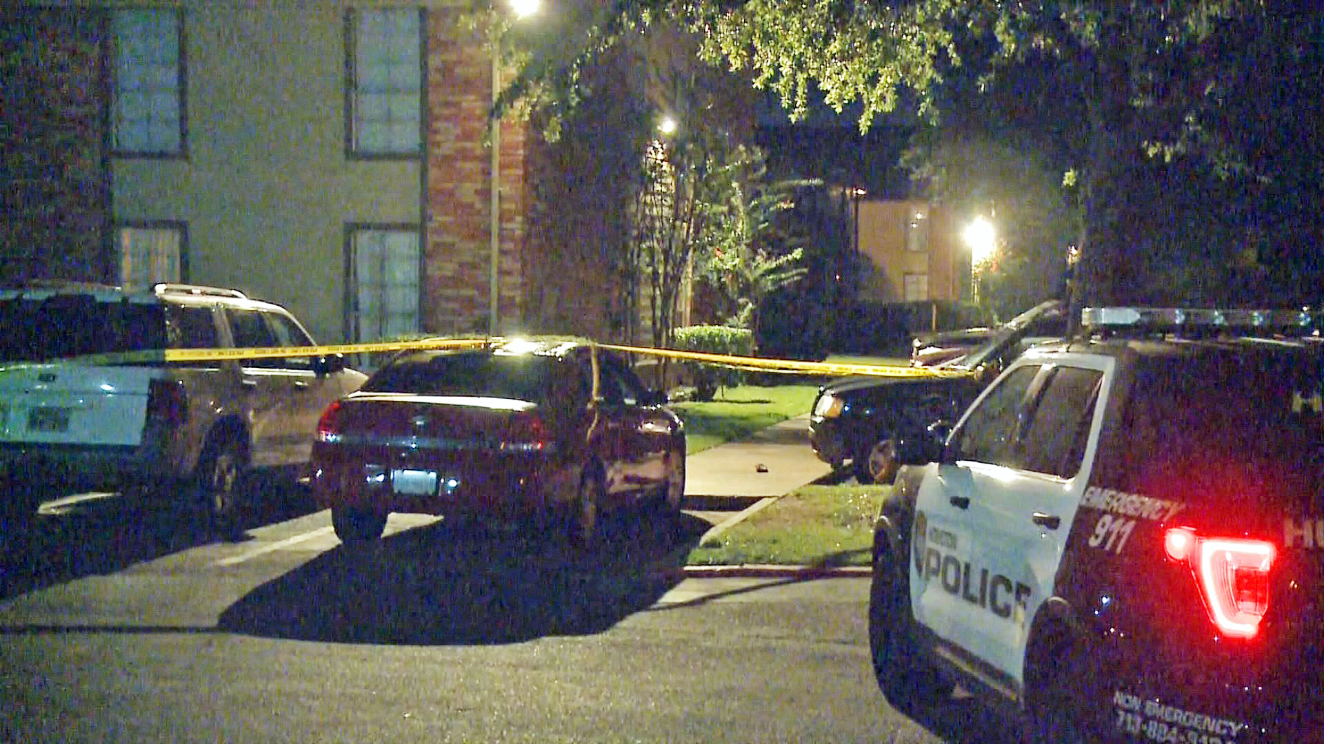 Man shot in parking lot of east Houston apartments - KHOU