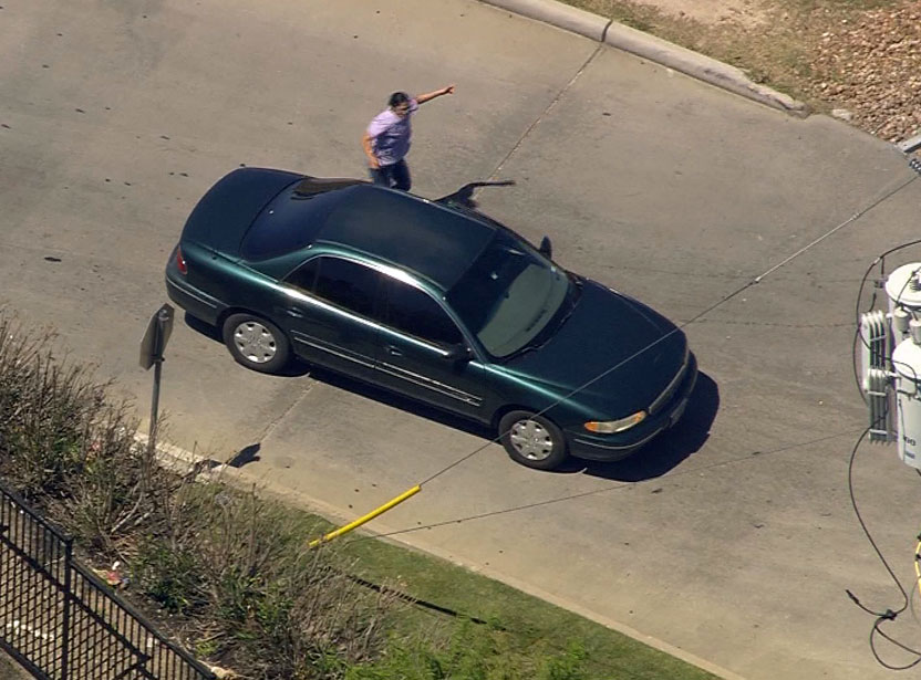 Man leads police on chase in two different cars in N. Houston - KHOU