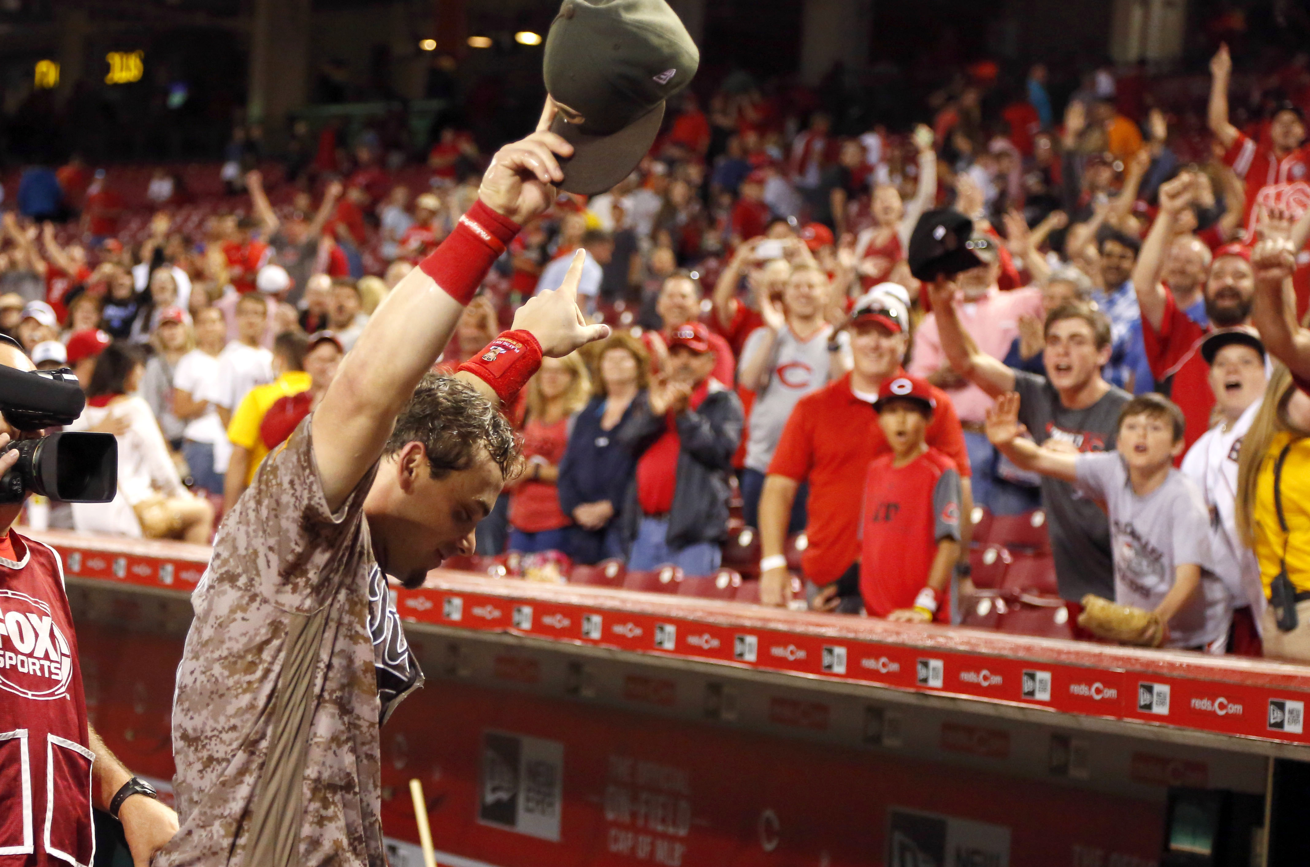 WATCH: Votto hits homer in second at-bat of season, takes curtain call at  GABP