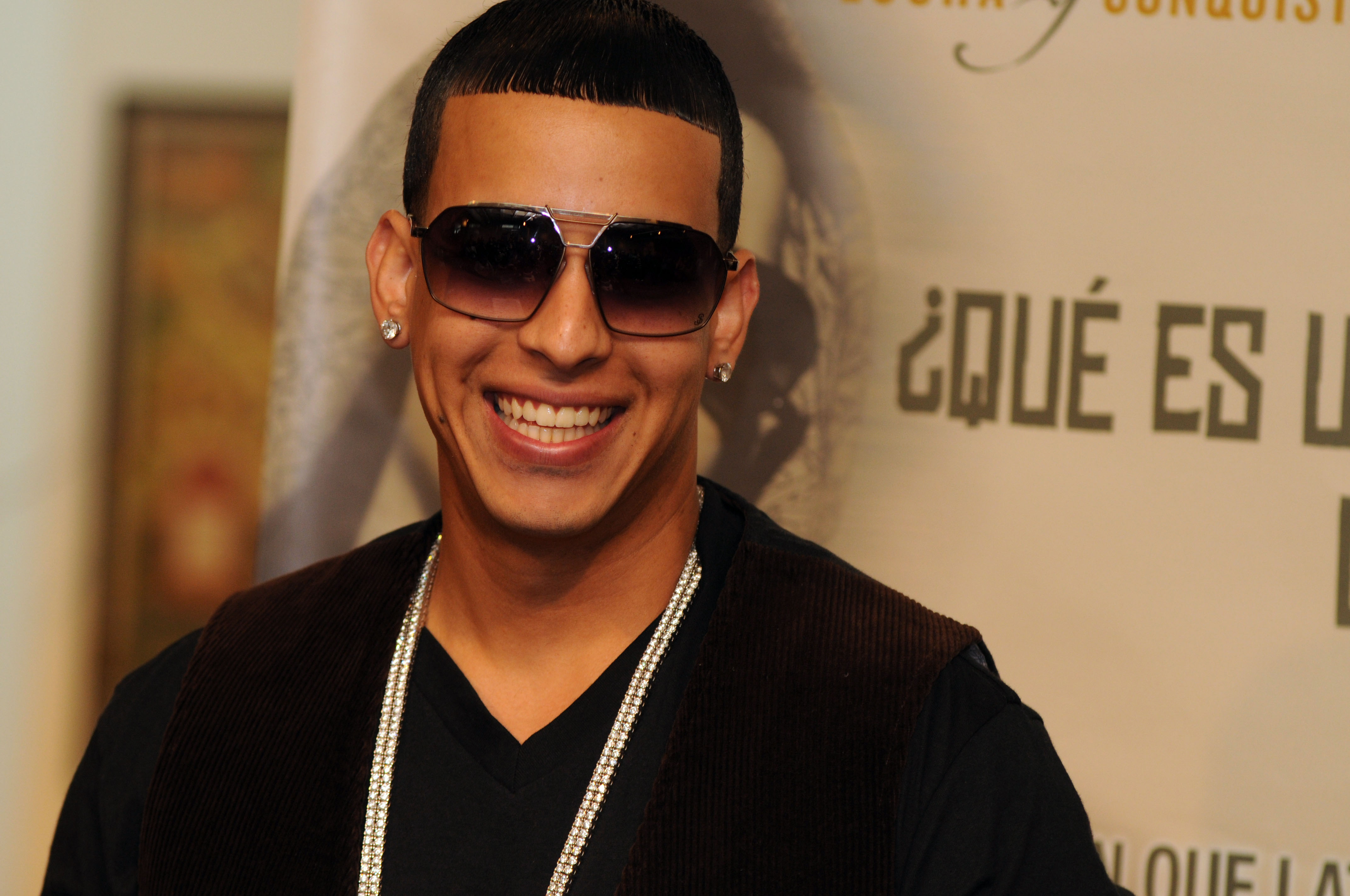 1. Daddy Yankee's Iconic Haircut - wide 8